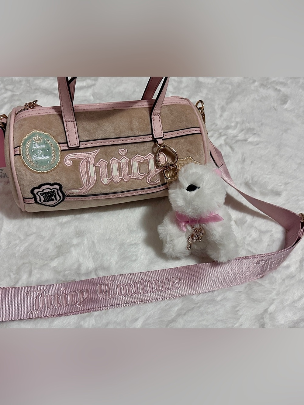 Juicy Couture Tan and Pink Velvet Barrel Bag with Plush Charm - Picture 5 of 12